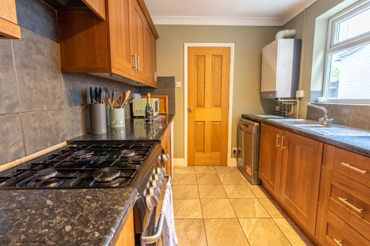 Modern Coastal Home Sleeping 5 - 2 Minute Walk To Pakefield Beach, Suffolk Luaran gambar