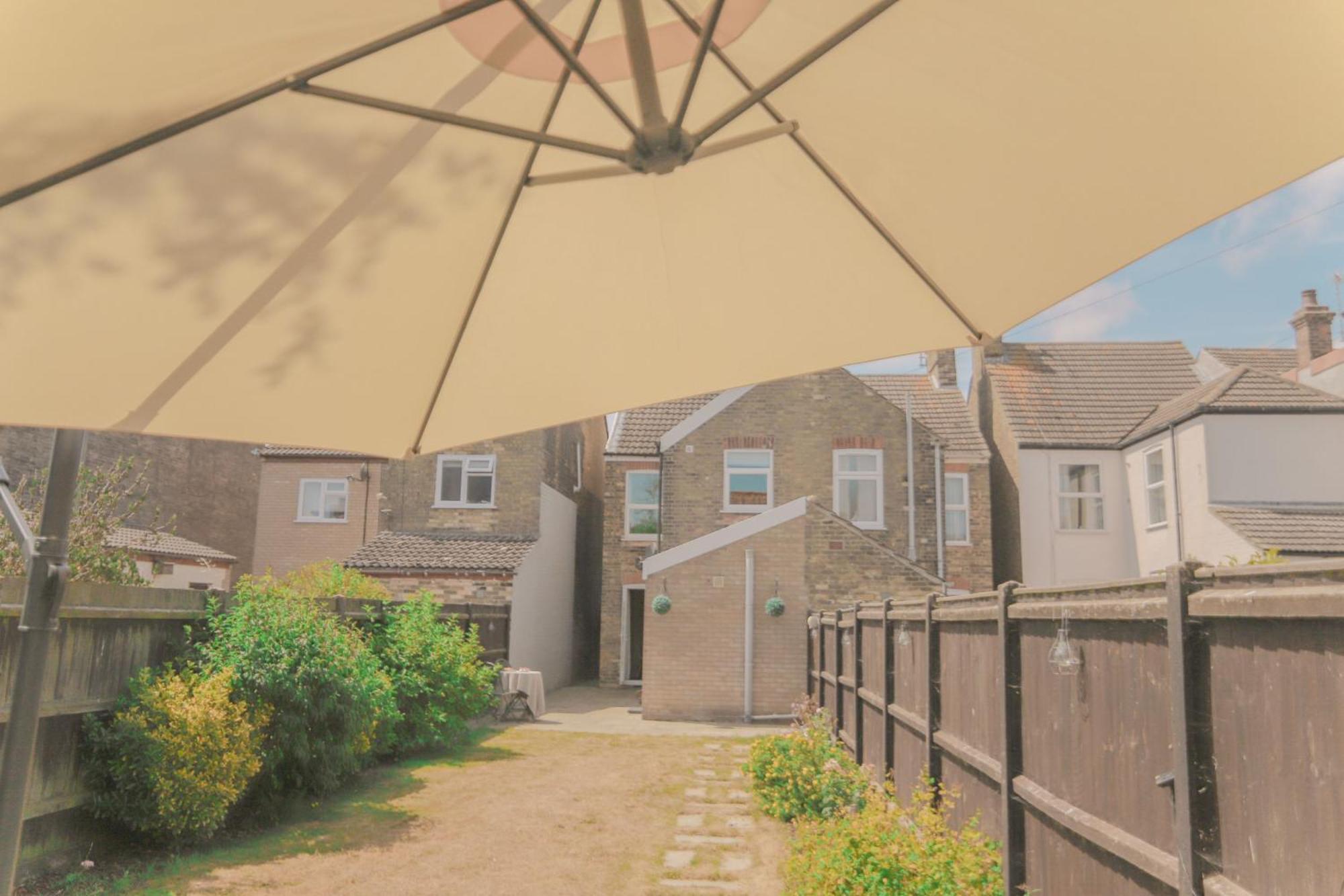 Modern Coastal Home Sleeping 5 - 2 Minute Walk To Pakefield Beach, Suffolk Luaran gambar